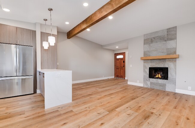 Building Photo - 8860 Villa La Jolla Dr