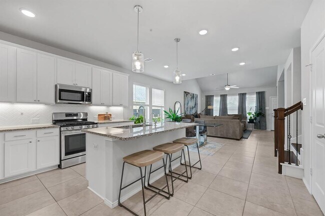 Building Photo - 2103 Granite Pass Dr