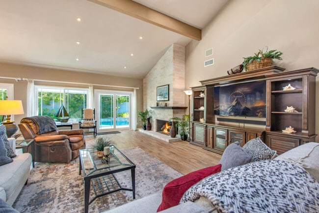 Building Photo - 3672 Seascape Dr