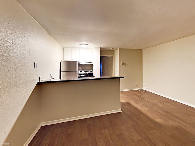 Foto del edificio - 1 br, 1 bath  - 2405 Adams Ave Apt 6 Apt 6