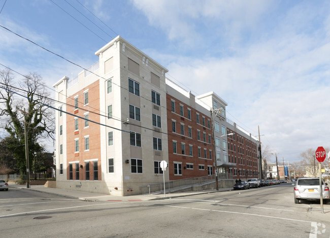 Building Photo - Plymouth Hall Apartments