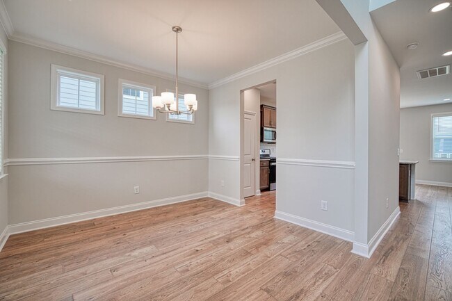 Foto del edificio - Gorgeous 4 BR, 3 BA Home With Easy Access ...