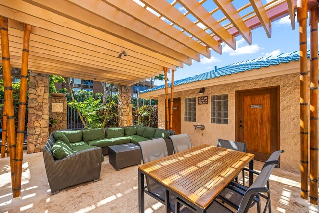 Building Photo - West Maui Breakers 1BR Rental | Pool, Spa, AC & Prime Honokowai Location