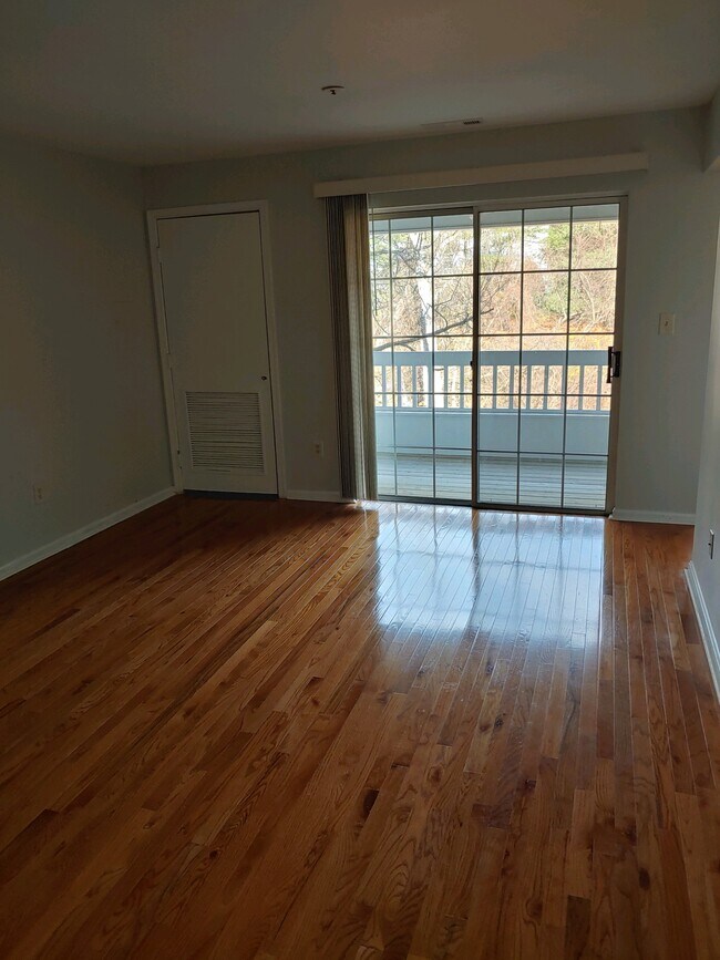 Foto del edificio - 8613 Falls Run Rd