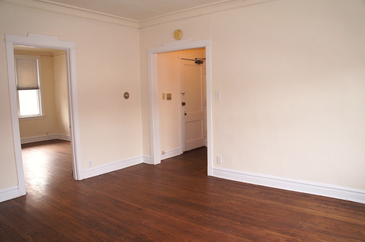 Primary Photo - 2648 N Sawyer Ave