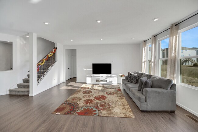 Building Photo - 2111 Schmitt Cir