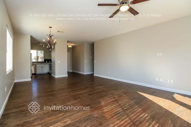 Building Photo - 686 E Colt Ct