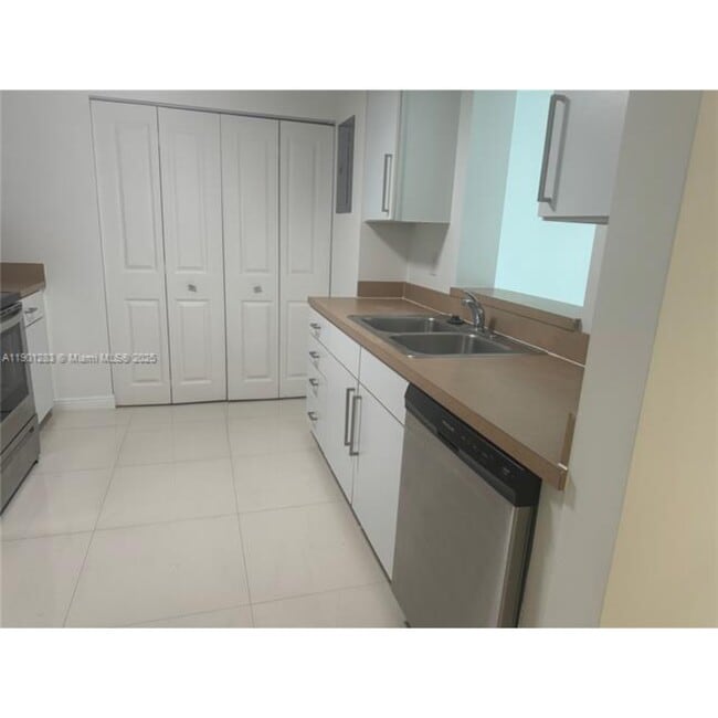 Building Photo - 1250 S Miami Ave