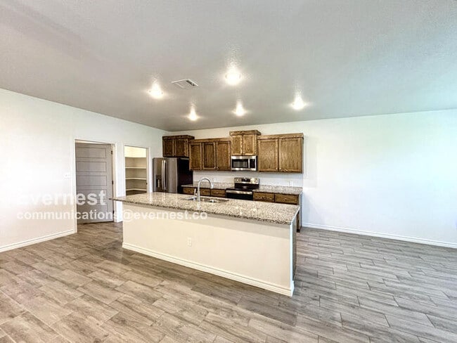 Building Photo - 8503 Glade Dr