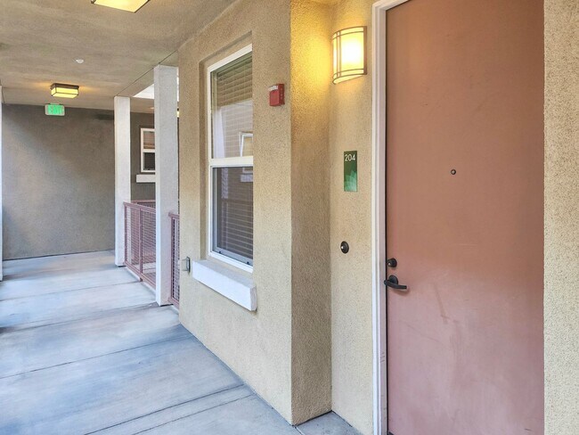 Foto del edificio - FOR LEASE - Available now! No smoking and no pets please!