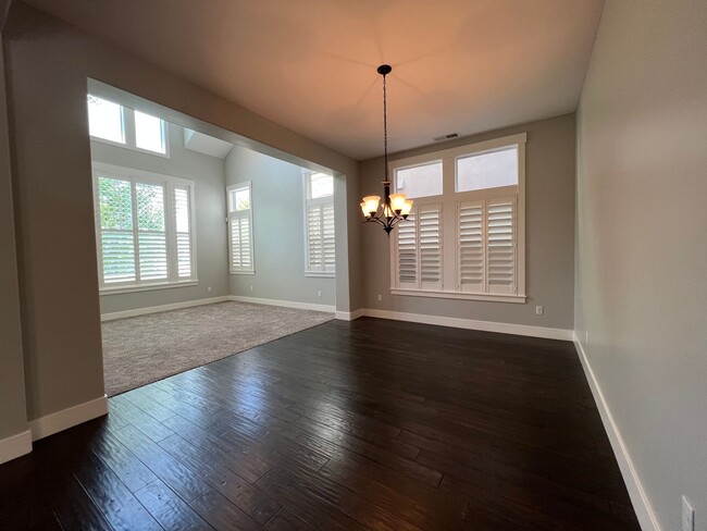 Building Photo - 3 bedroom | 2.5 bathroom | Crocker Village...