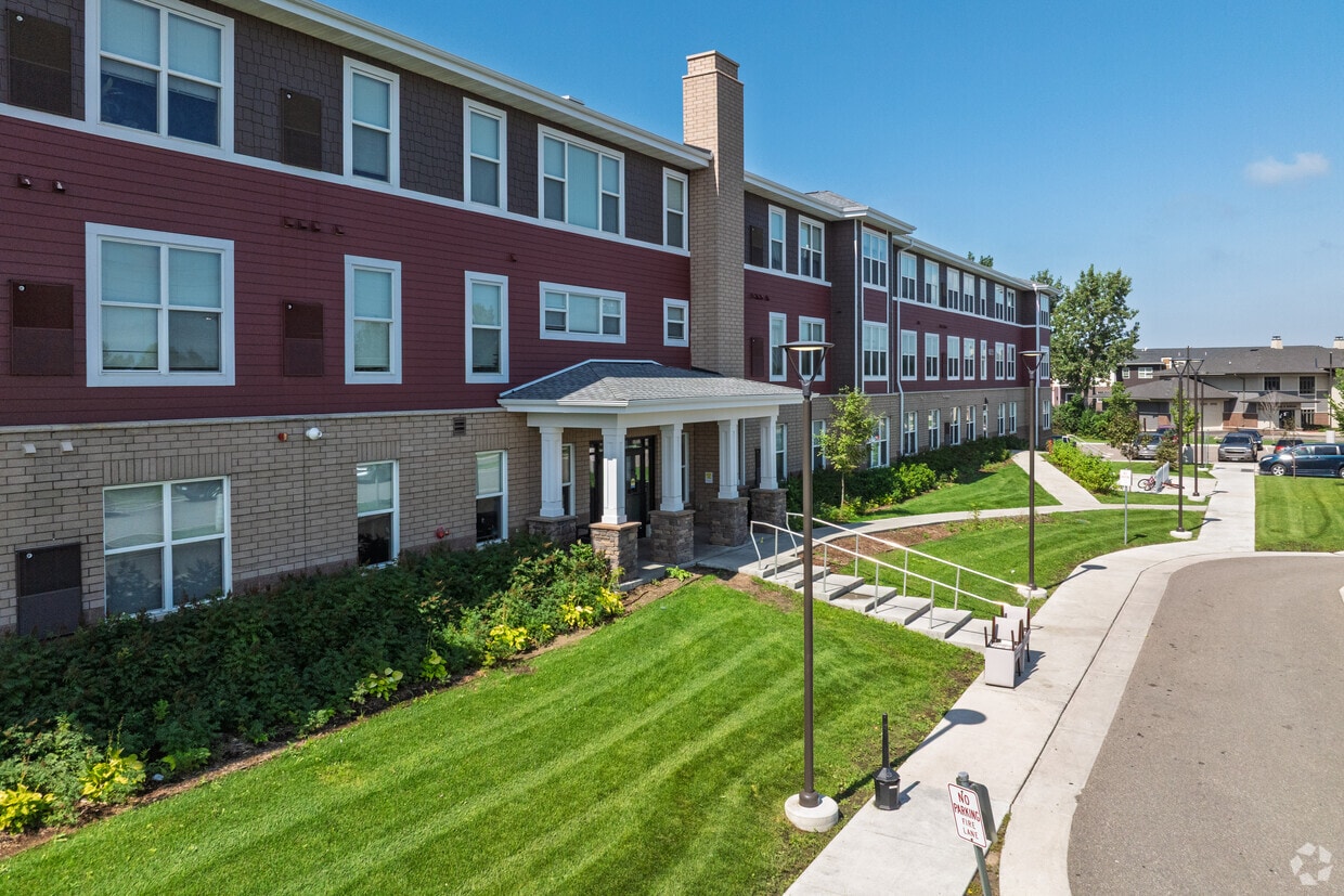 Building Photo - Cranberry Ridge