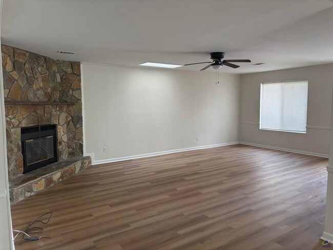 Building Photo - 130 Pleasant Hill Ct