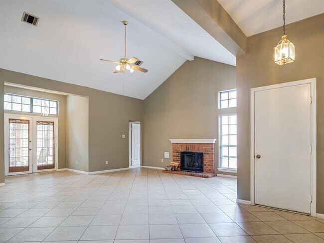 Foto del edificio - 1210 Berkeley Lake Ln