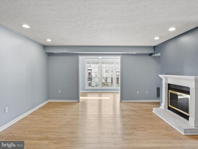 Foto del edificio - 10061 Oakton Terrace Rd