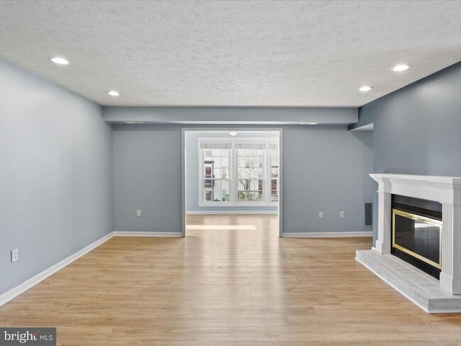 Building Photo - 10061 Oakton Terrace Rd