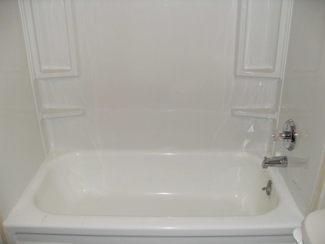 Bath Tub & Shower - Acorn Village Apartments Concordia Kansas