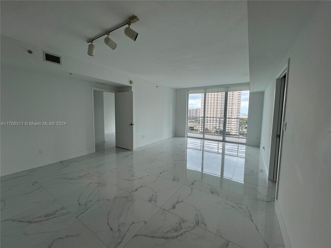 Building Photo - 335 S Biscayne Blvd