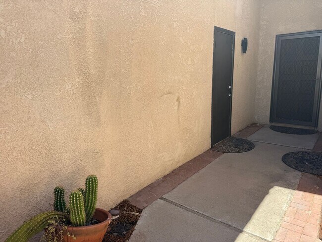 Foto del edificio - Spacious 3 Bed/5 Bath Townhouse in Gated Community! TWO WEEKS FREE RENT!!