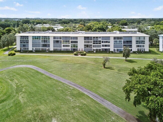Building Photo - 2801 Victoria Way