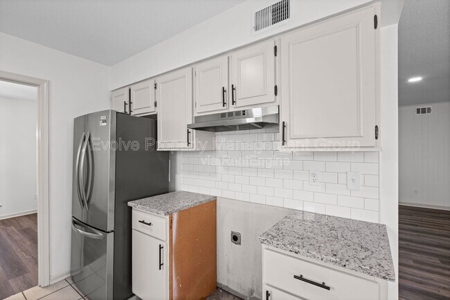 Foto del edificio - 6326 Thornfield Dr