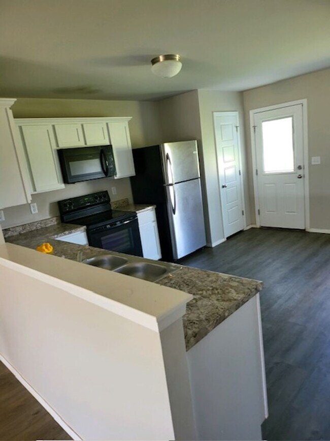 Building Photo - Brand New4 Bedroom ,2.5 Bath  with 2 Car G...