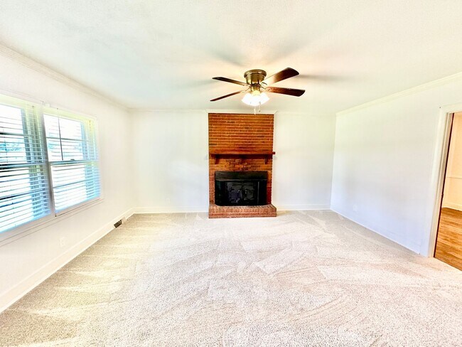 Foto del edificio - 4065 Pinehurst Dr