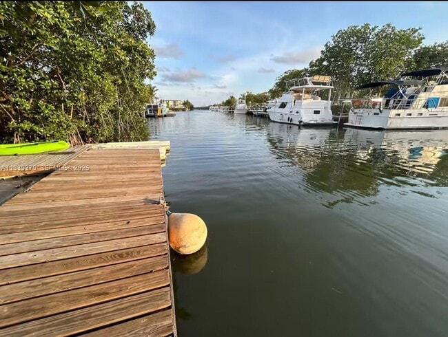 Building Photo - 350 Hazel St