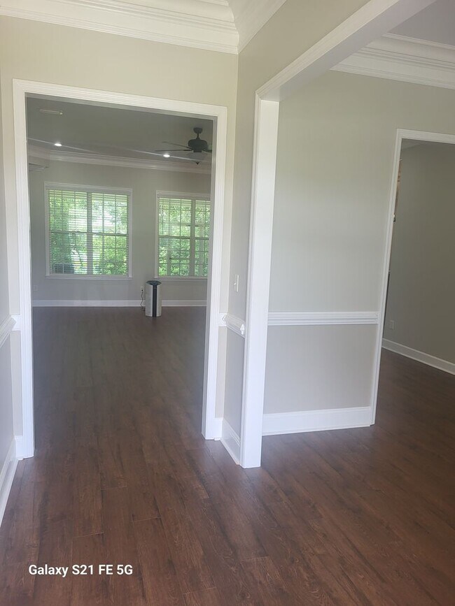 Foto del edificio - 5196 Carlton Ridge Cir
