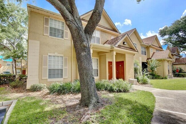 Foto del edificio - Perfect 2/2 Split Floorplan Condo with Washer/Dryer in Lovely Crescent Place at Lake Lotus Condom...