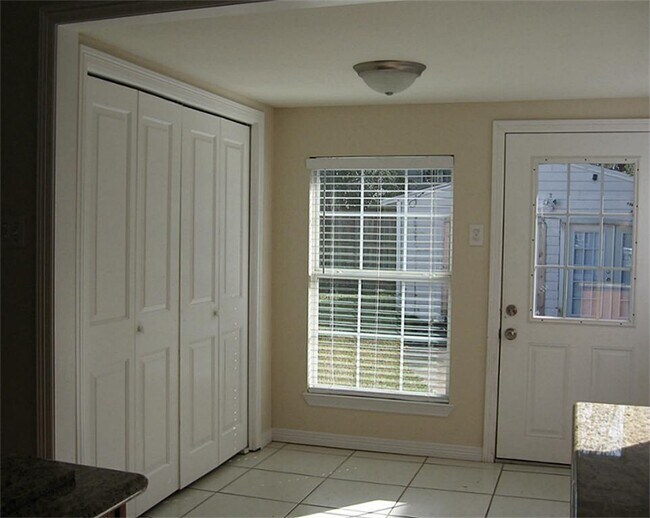 2411 Wroxton Rd, Houston, TX 77005 House Rental in Houston, TX