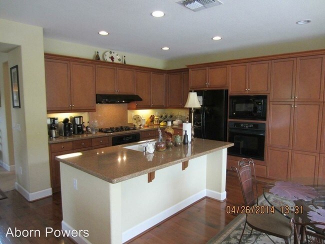 Building Photo - 6138 Edgehill Dr
