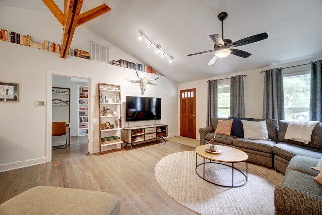 Foto del edificio - 1203 Cullen Ave