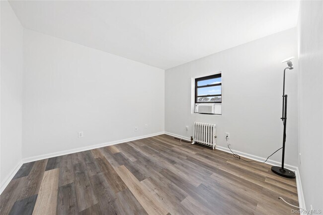 Foto del edificio - 240 Halstead Ave