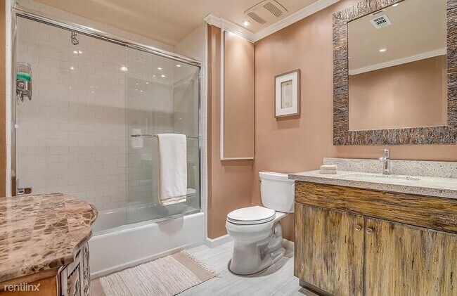 Foto del edificio - 1 br, 1 bath Condo - 1901 Victoria Avenue 116