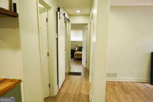 Foto del edificio - 1875 Dunlap Ave