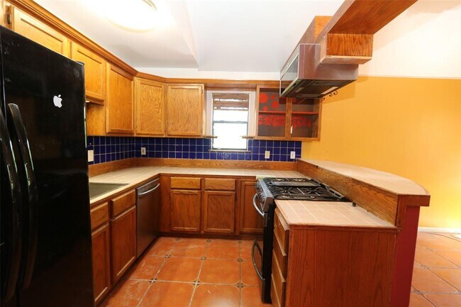 Building Photo - 3135 Weatherford St