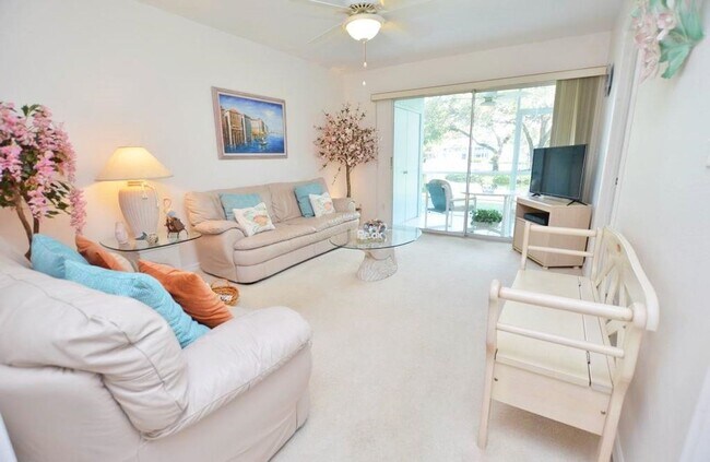 Building Photo - **** THIS CUTE 2/2 GROUND FLOOR CONDO IN P...