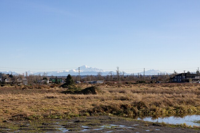 Building Photo - 15836-15856 56 Ave