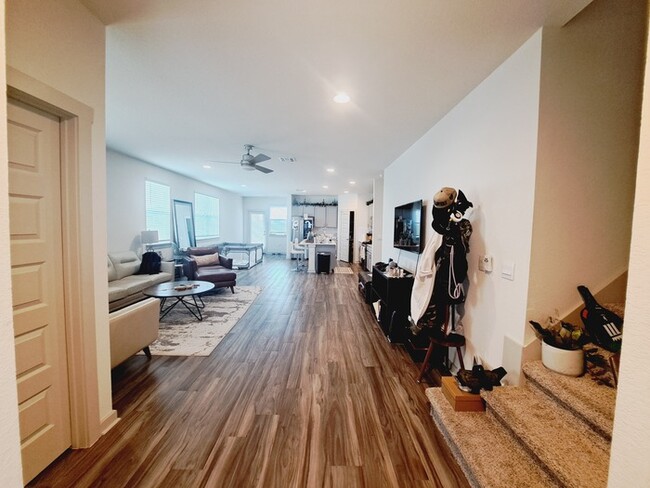 Foto del edificio - 7700 Linnie Ln