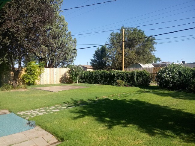 Building Photo - 108 Sandia Dr