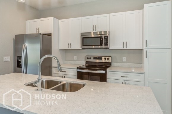 Foto del edificio - NEW CONSTRUCTION ! - 372 Camellia Ct, Kiss...