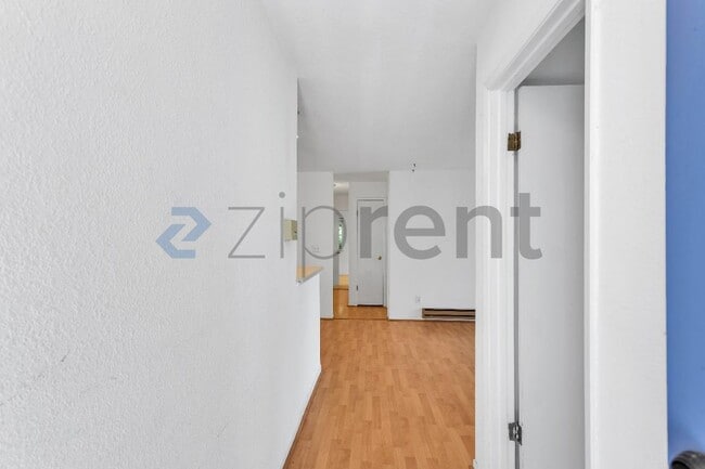 Building Photo - Unit 1