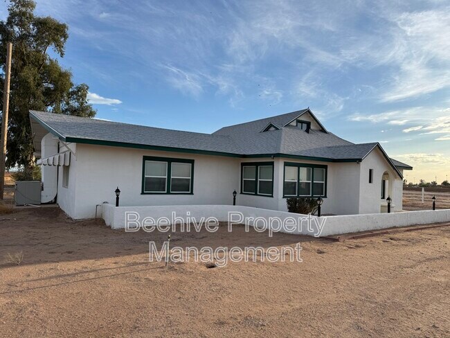 Building Photo - 6101 E Kenilworth Rd