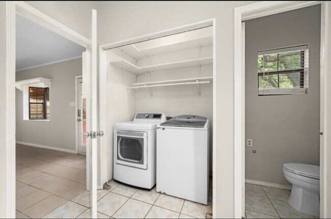 Foto del edificio - 7418 Oscar Dr