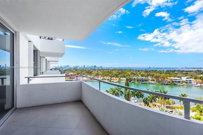 Foto del edificio - 5151 Collins Ave