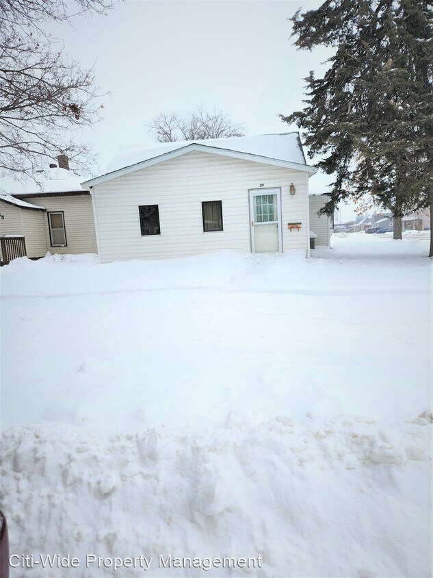2 br, 2 bath House 29 7th Street NE House Rental in Watertown, SD