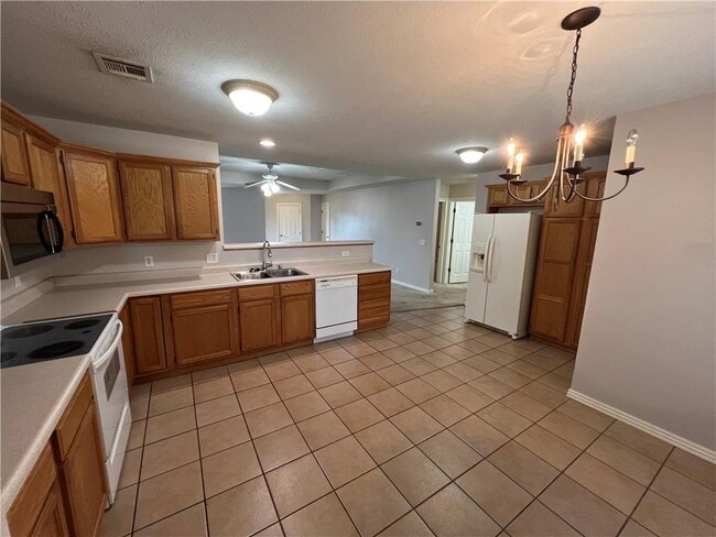 Foto del edificio - 211 Ravenwood Blvd