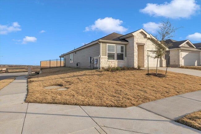 Foto del edificio - 5028 Hazelnut Ln