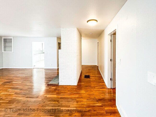 Foto del edificio - 1123 E 6th St